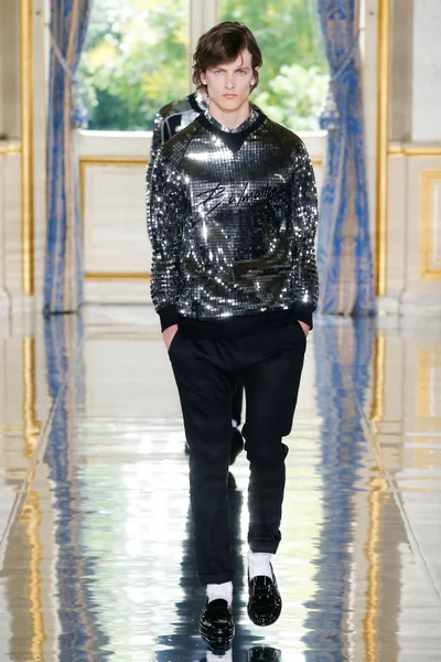 Look 99